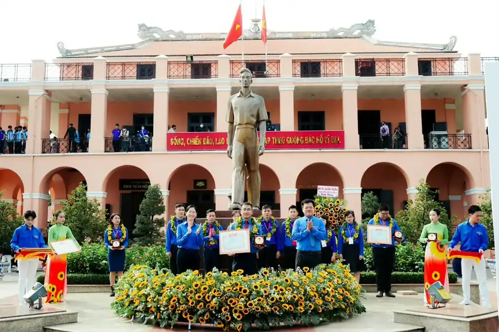 Kỷ niệm 37