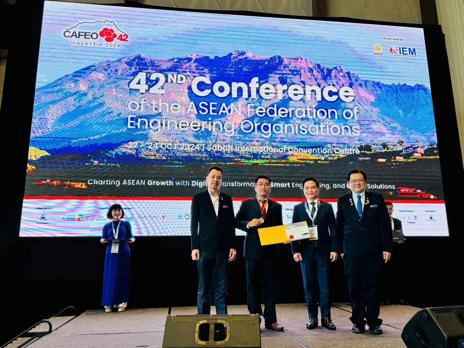 Nhận chứng nhận Kỹ sư ASEAN